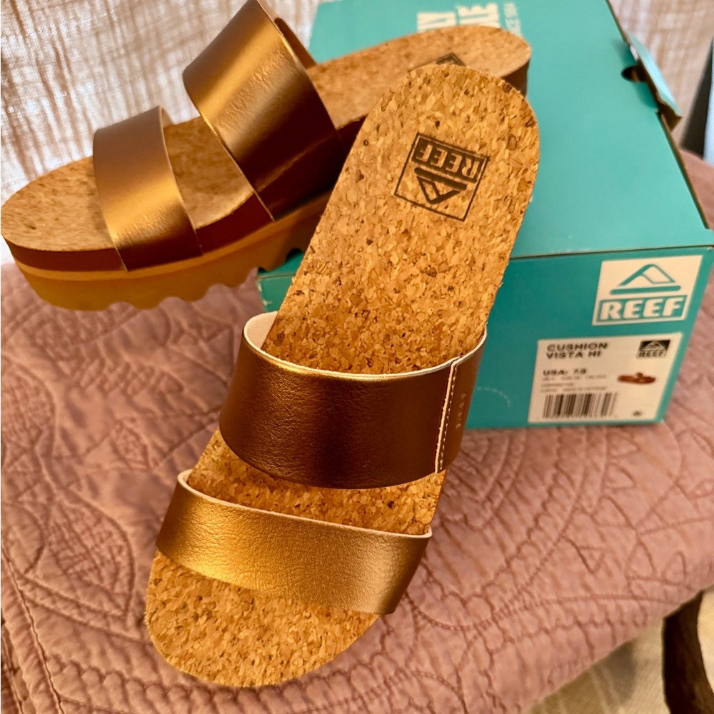 NIB Reef Cushion Vista Hi Copper and Tan Sandals Cork Footbed with Cushioning
